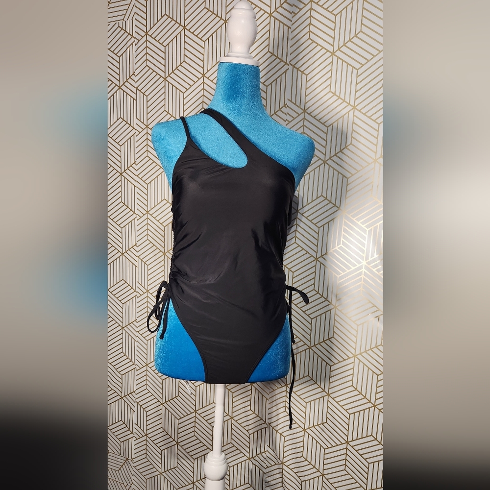 Womens black one piece bathing suit (SIZE M)